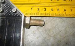 Болт задней крышки КПП М10х20 HOWO